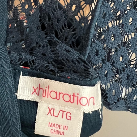 Sleeveless color-block dress - Picture 9 of 12